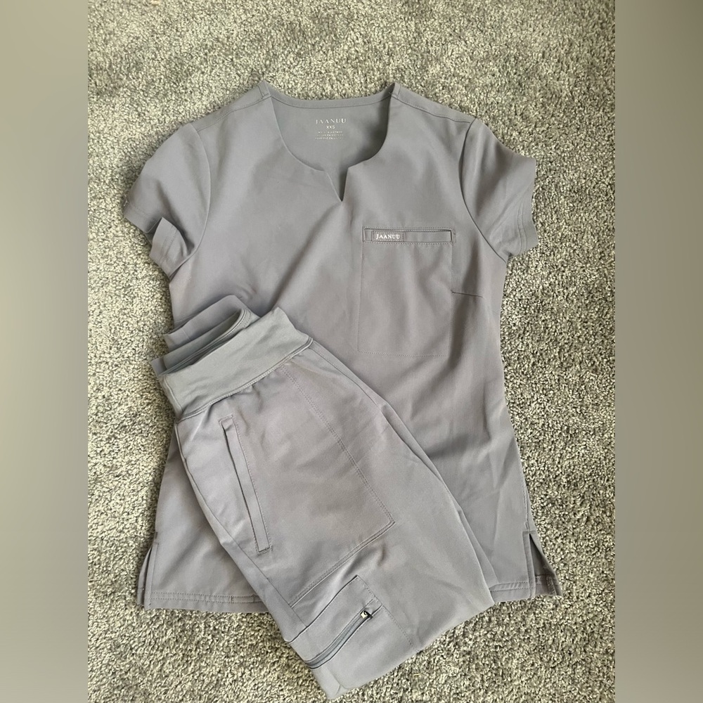 Jaanuu Gray scrub set